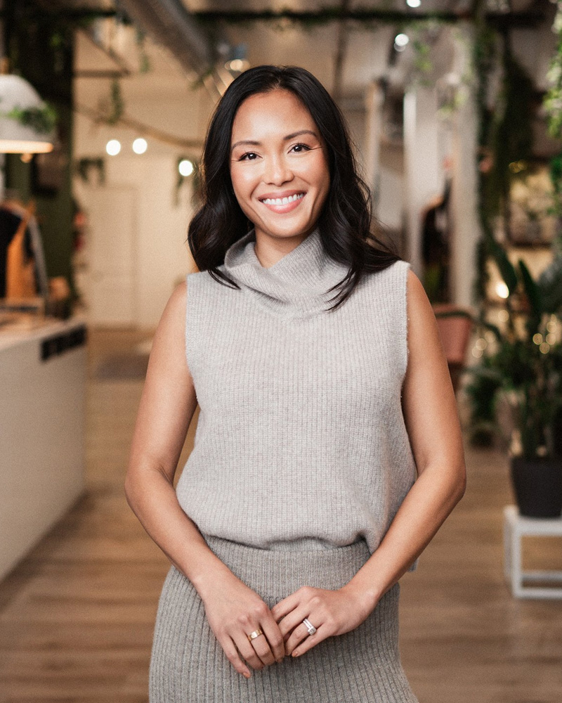 women-in-store